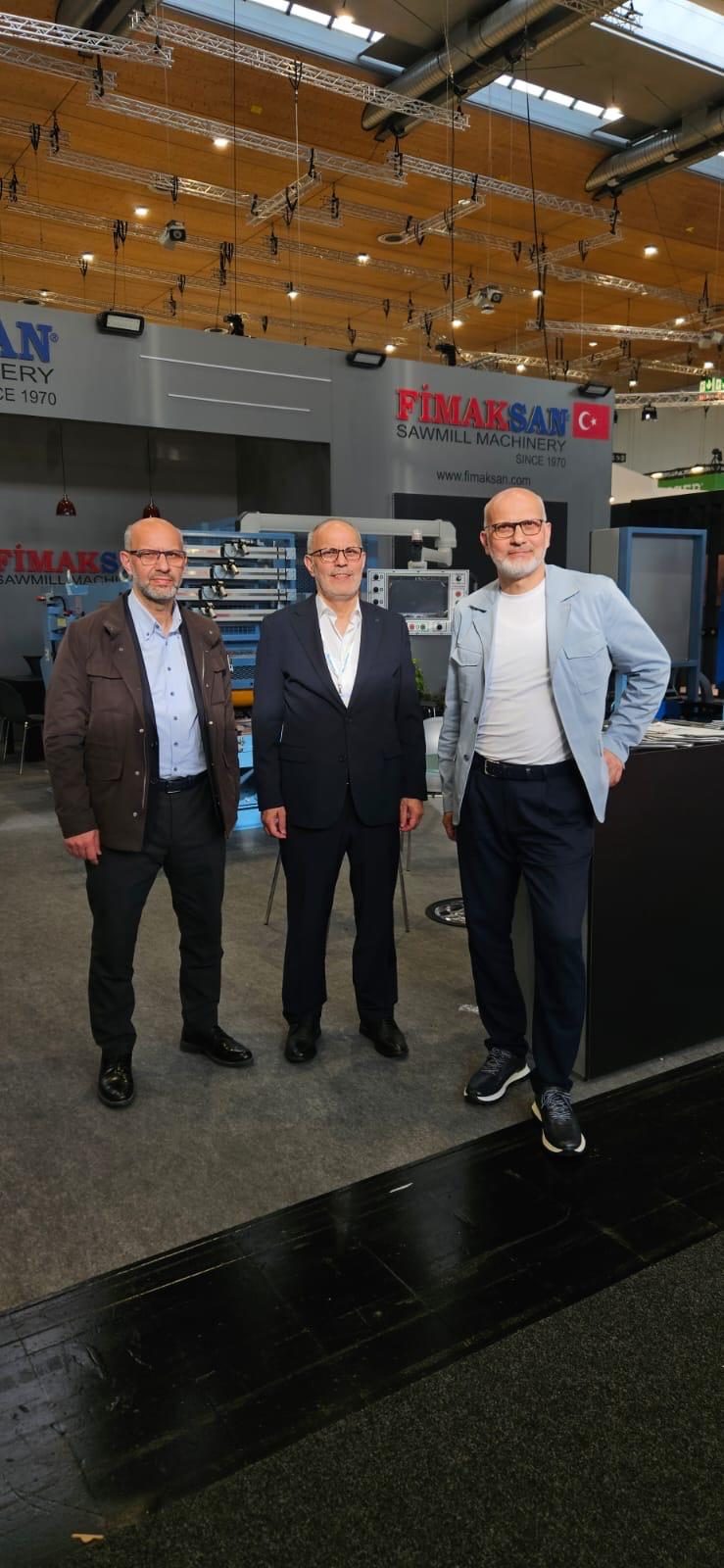 L'equipe dirigeante de Fimaksan au salon LIGNA 2025